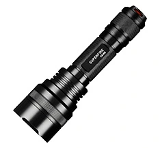 Lampe de poche militaire: équipement essentiel pour les amateurs tactiques et de plein air