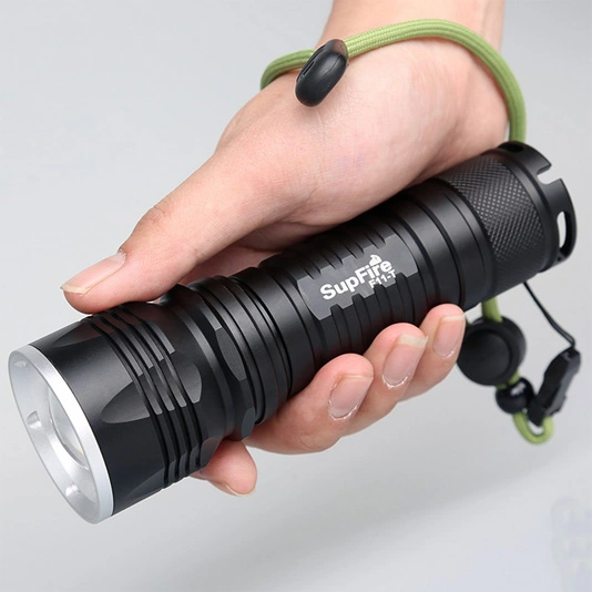 SUPERFIRE F11-T 10w Cree LED lampe de poche zoom rechargeable